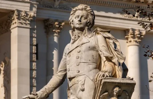 Mozart heykeli